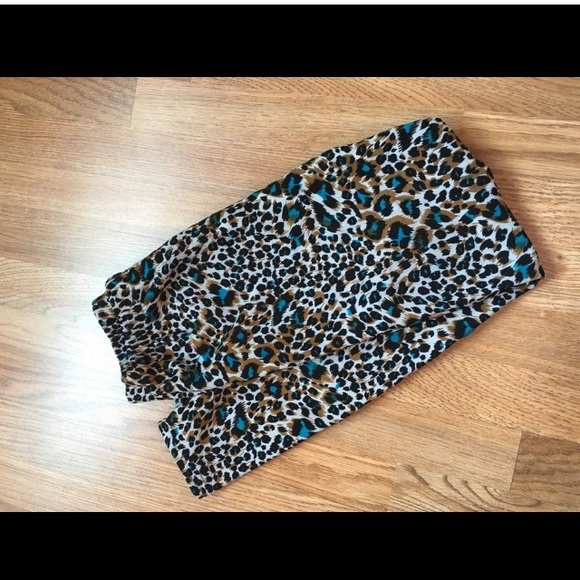 Says size L but fits like a Med Women’s Leopard 🐆 Print Thick Fleece Leggings - Picture 2 of 3